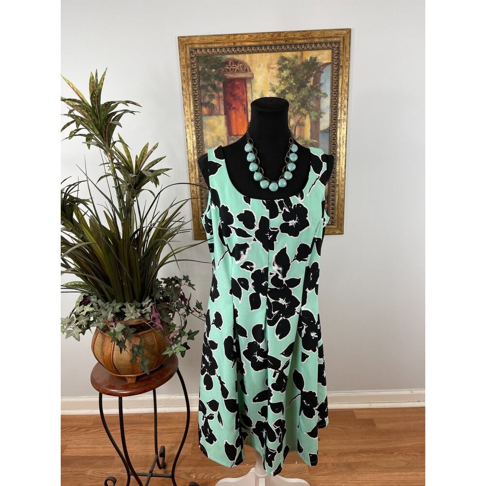 Ronni Nicole A-line Women's Size 12 Green Black Floral Retro Revival Cocktail